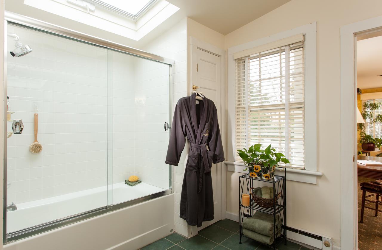 A Butlers Manor Bed and Breakfast Southampton Eksteriør billede