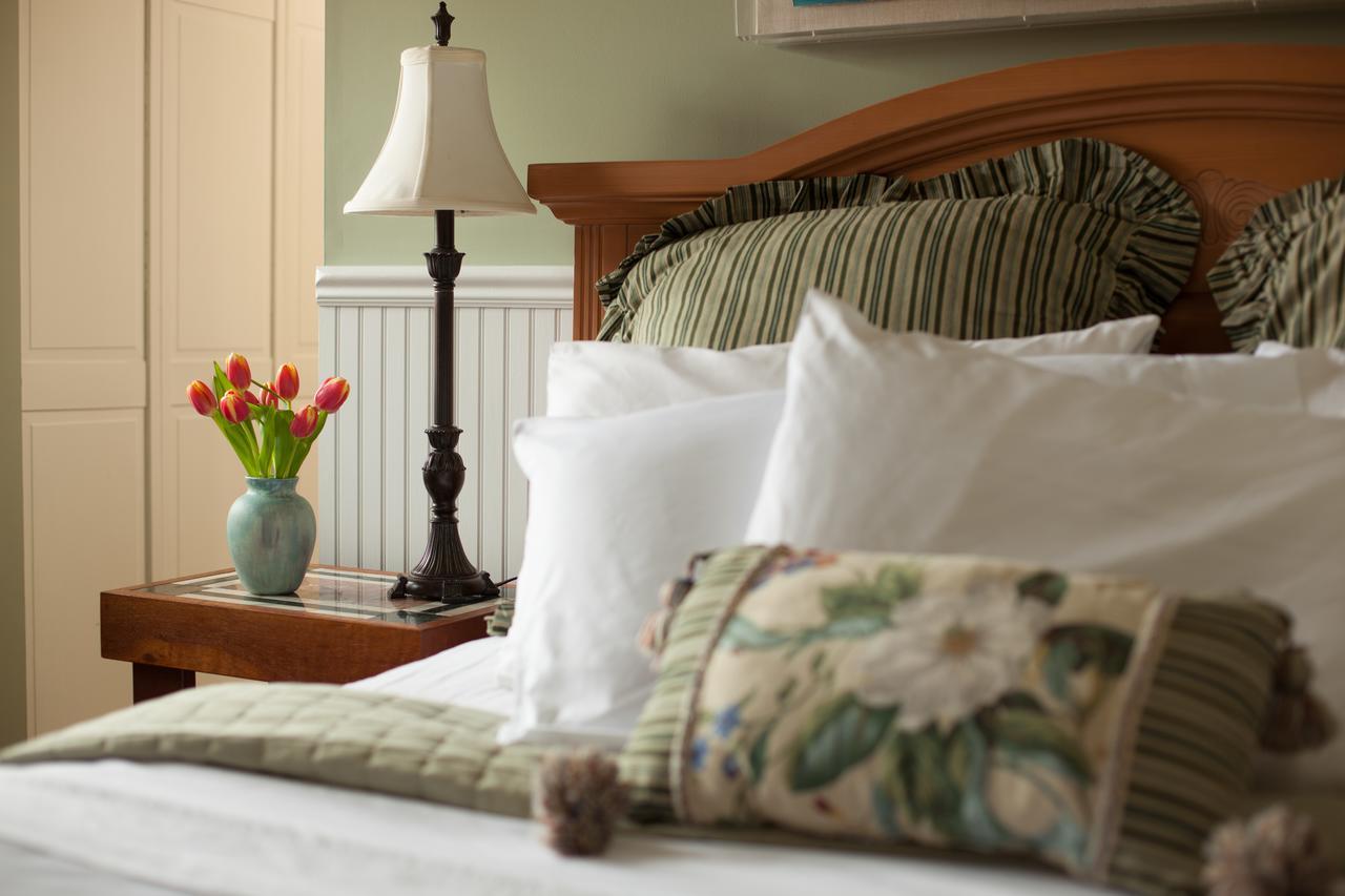 A Butlers Manor Bed and Breakfast Southampton Eksteriør billede